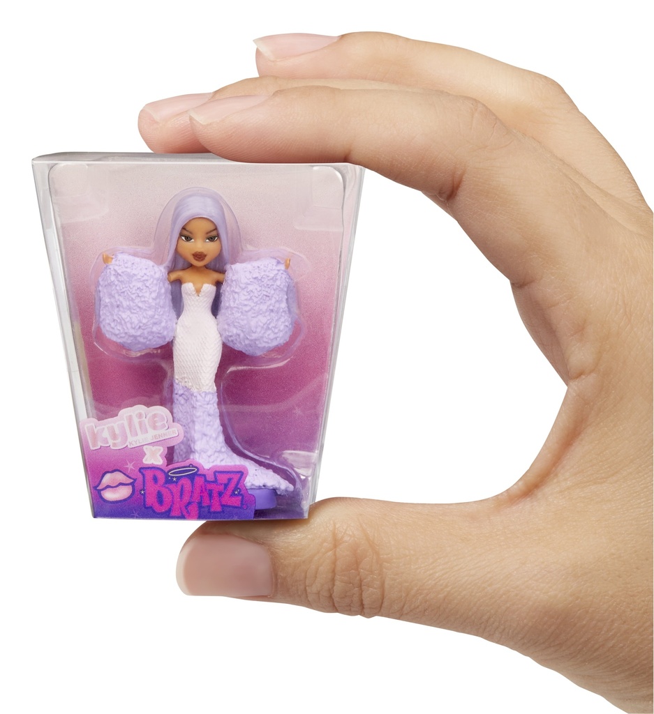 mini-bratz-x-kylie-jenner-series-1-collectible-figures-2-minis-in-each-pack-blind-packaging-doubles-as-display-02-00735af5-405a-4db7-ac6c-0c38d6c7bf38.c3d5629af53470d4b9557f2e6ca323e0.jpg