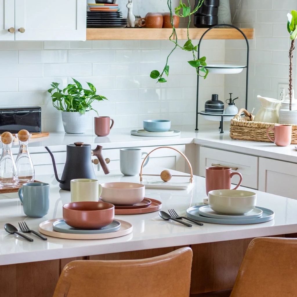 everything-kitchens-modern-flat-24-piece-dinnerware-set-beige-terracotta-brown-05-62ba5d468a770fcbc039c4f5ccf12715.jpg
