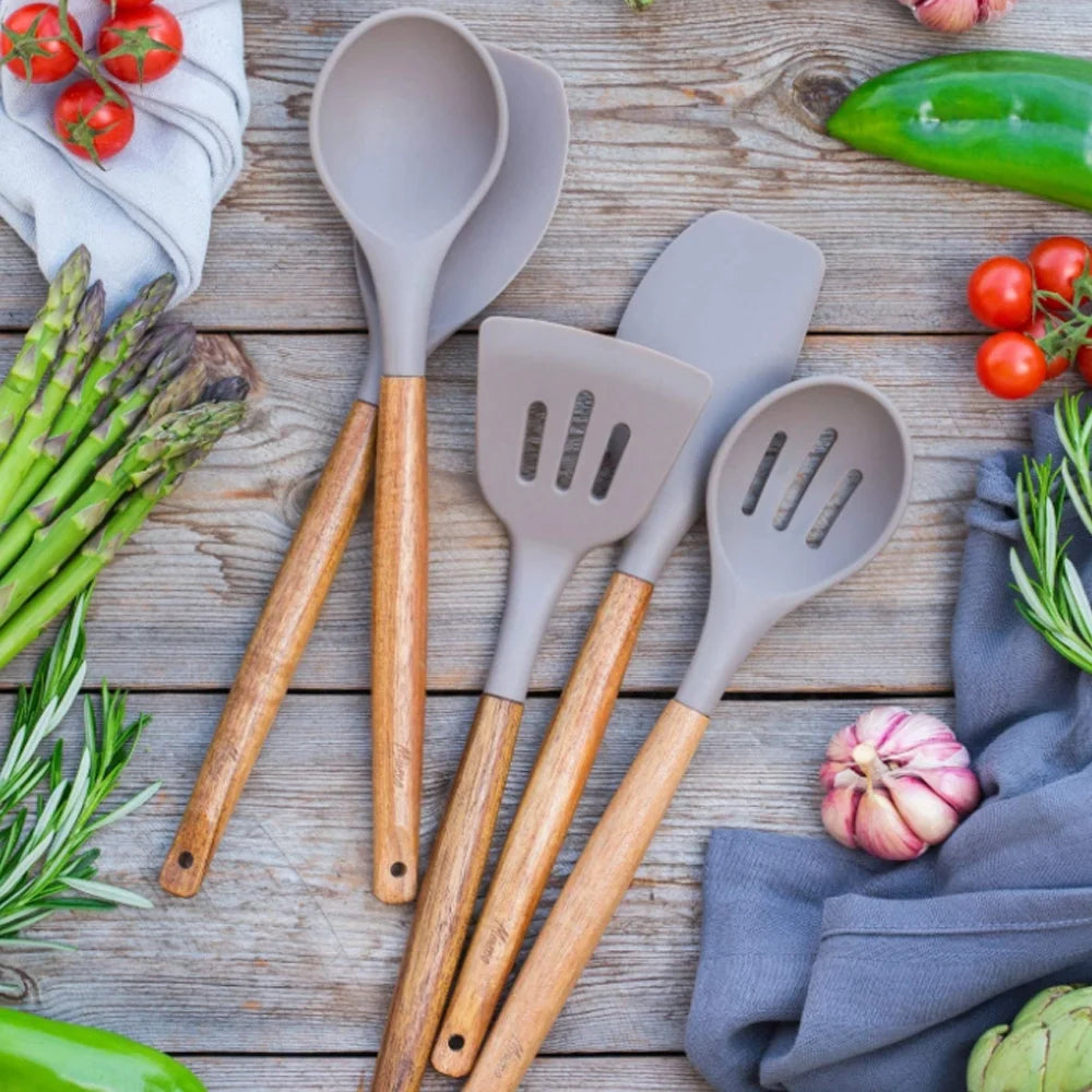 skycarper-5pcs-silicone-cooking-utensils-set-kitchen-wood-handle-with-silicone-spatula-and-turner-spoon-heat-resistant-cookware-set-grey-05-eeef71f7f711220bc585205cab8a78c7.jpg