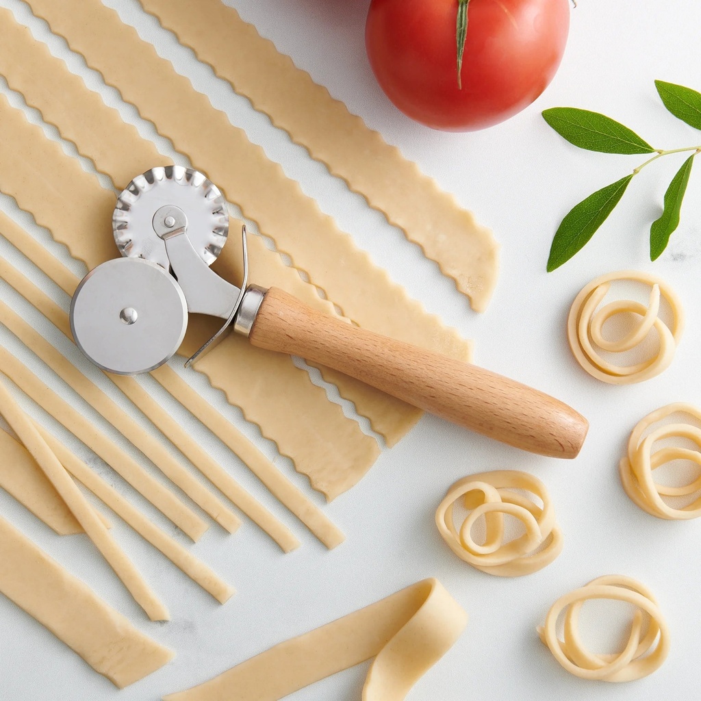 fantes-double-pastry-ravioli-pasta-dough-cutter-crimper-stainless-steel-blade-the-italian-market-original-since-1906-04-d1deb43bdd2a0c5aa0051ce33ac7d0cd.jpg