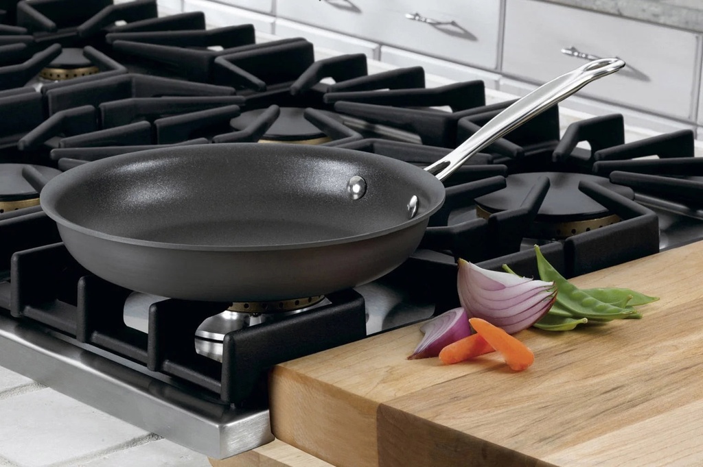 cuisinart-chefs-classic-non-stick-hard-anodized-8-open-skillet-02-ce3bab99e02f82dfc2d002adce58521e.jpg
