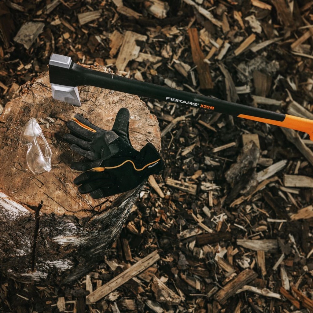 fiskars-x25-forged-steel-blade-28-splitting-axe-03-592978b3-3051-4711-9850-8eba86bf4016.eb1e7d69032b250b947f67893641482e.jpg