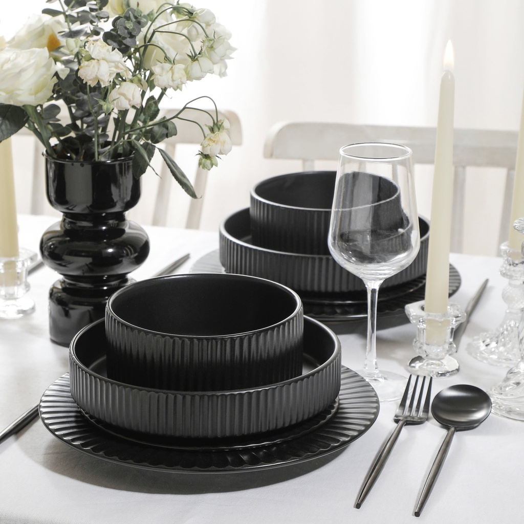 christian-siriano-lusso-16-piece-dinnerware-set-stoneware-black-02-78fea9e5-3bf5-4da3-8e1c-1824bd38e88b.165486cdc304c59abba112bb13d548f2.jpg