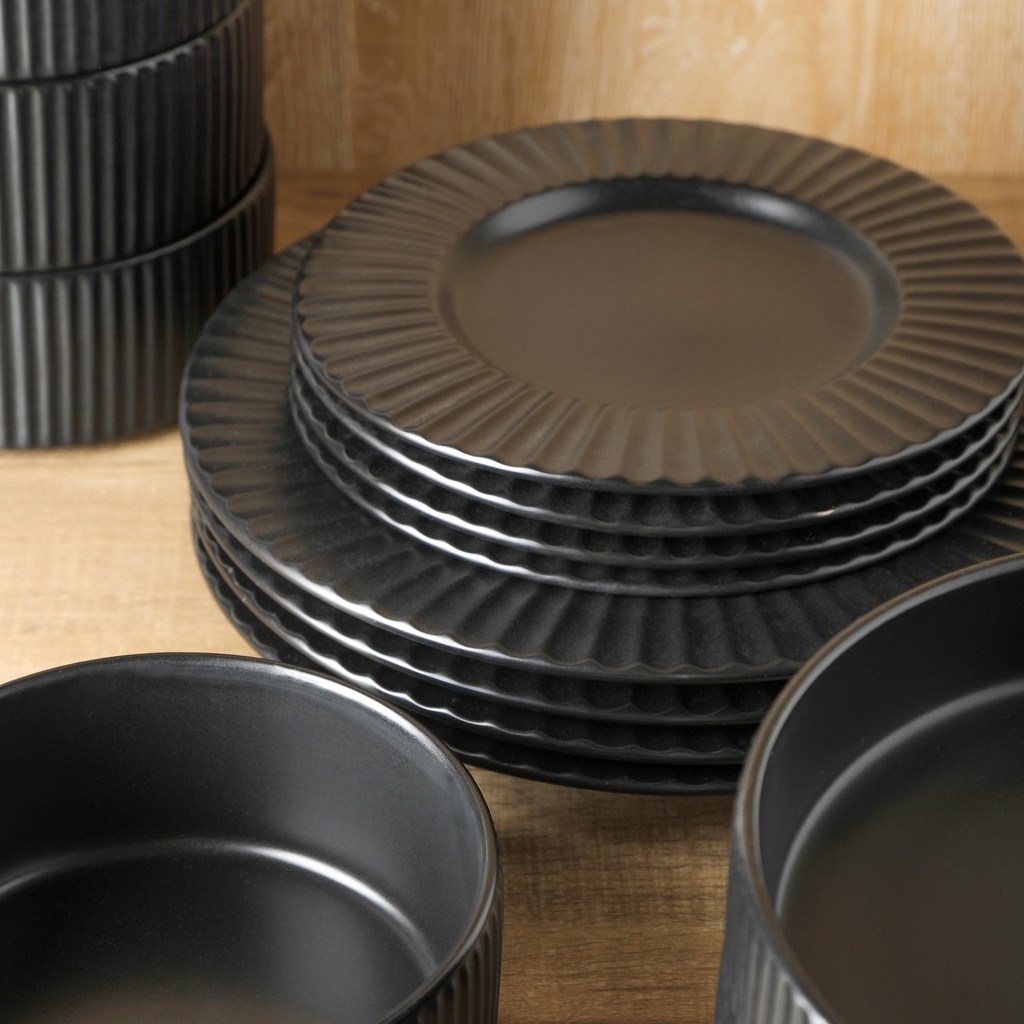 christian-siriano-lusso-16-piece-dinnerware-set-stoneware-black-04-8f23a498-3660-4c11-8baf-b5f50a7f0b4a.7f2fdfa24a27bb74eb947739009e5096.jpg