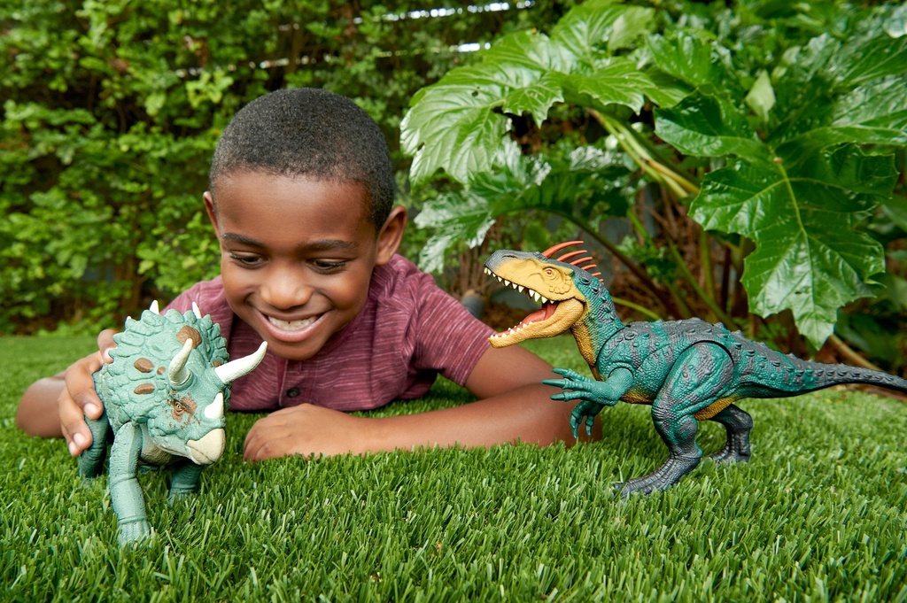 jurassic-world-gigantic-trackers-triceratops-dinosaur-action-figure-toy-large-species-02-b604ed96-b3fc-4adb-8082-15a08cce817a.b671a6179dbb03767d5962fe2694005f.jpg
