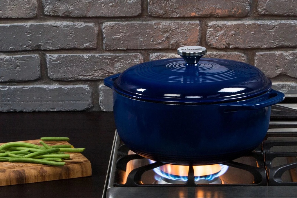 lodge-cast-iron-6-quart-enameled-dutch-oven-indigo-04-b6a8a224938d3b3a07ed8f4f4eff3071.jpg