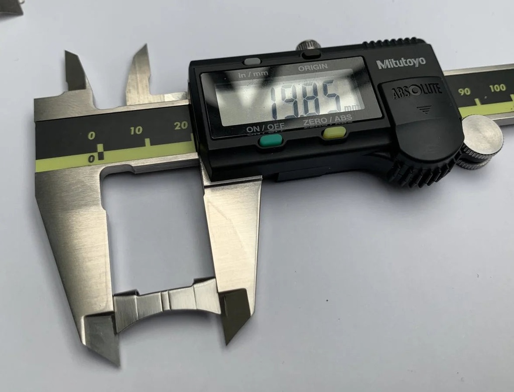 mitutoyo-500-193-30-absolute-scale-digimatic-caliper-500-series-0-to-11-8-0-to-300mm-measuring-range-0-0005-0-01mm-resolution-aos-10-eea606c50522bde70e8e52296e689a24.jpg