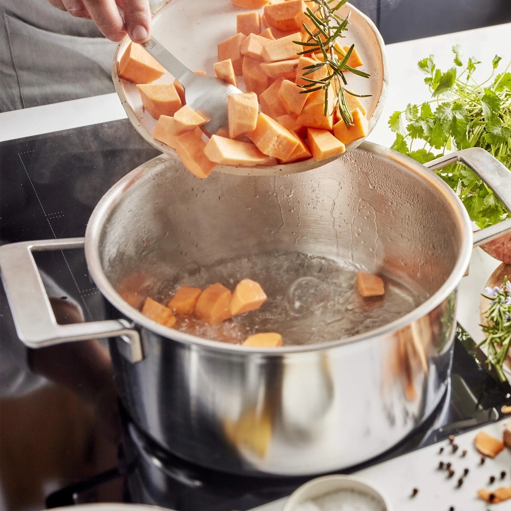 demeyere-industry-5-ply-5-5-qt-stainless-steel-dutch-oven-06-6589e809cf0777c6728e03a2a80510e0.jpg