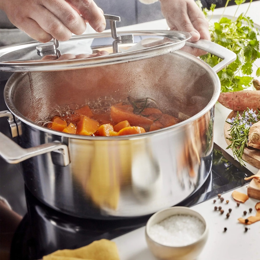 demeyere-industry-5-ply-5-5-qt-stainless-steel-dutch-oven-07-729d838b601cee1ea23f28b9ba738757.jpg