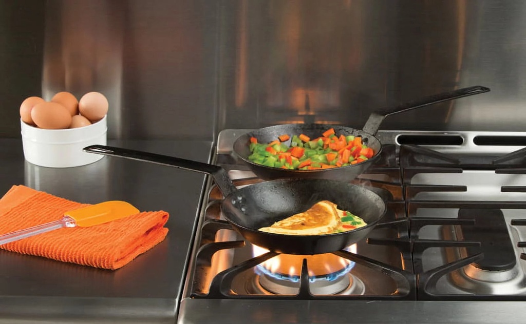 lodge-cast-iron-8-seasoned-carbon-steel-skillet-crs8-8-diameter-03-467a47da773b4d6cb27cf30fe527e71b.jpg