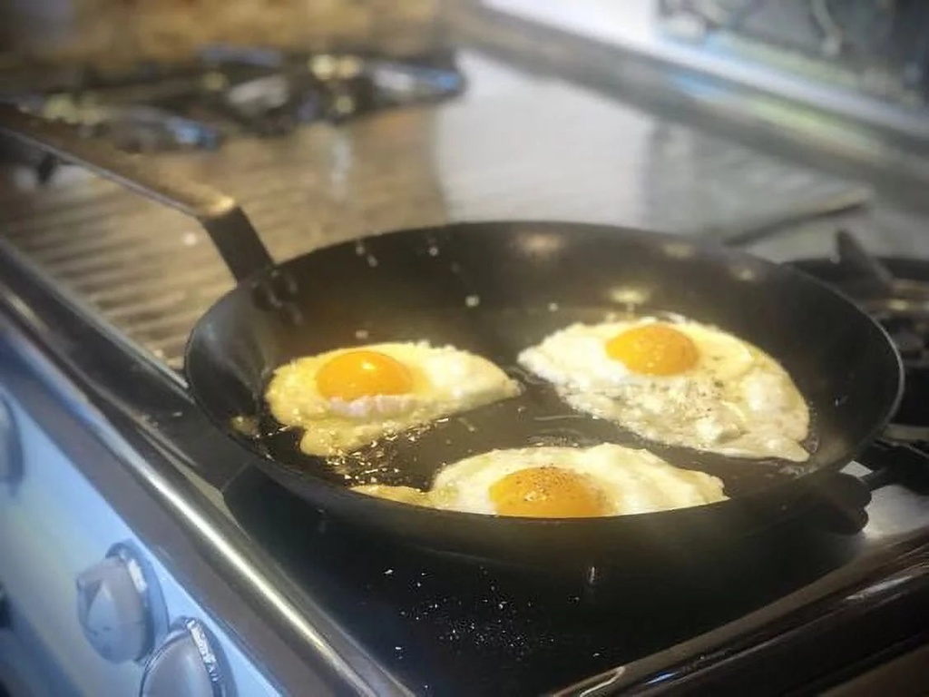 lodge-cast-iron-8-seasoned-carbon-steel-skillet-crs8-8-diameter-06-8af753f7579f9c147faef6af61ddf9fd.jpg