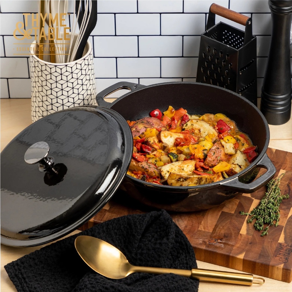 thyme-table-5-2-qt-enameled-cast-iron-braiser-black-03-d6eb0702cd26136a118419ca5d534b43.jpg