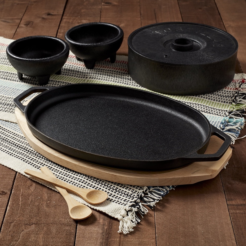 infuse-8-piece-pre-seasoned-cast-iron-fajita-set-04-9617812dd71ba9cf4950419392759178.jpg