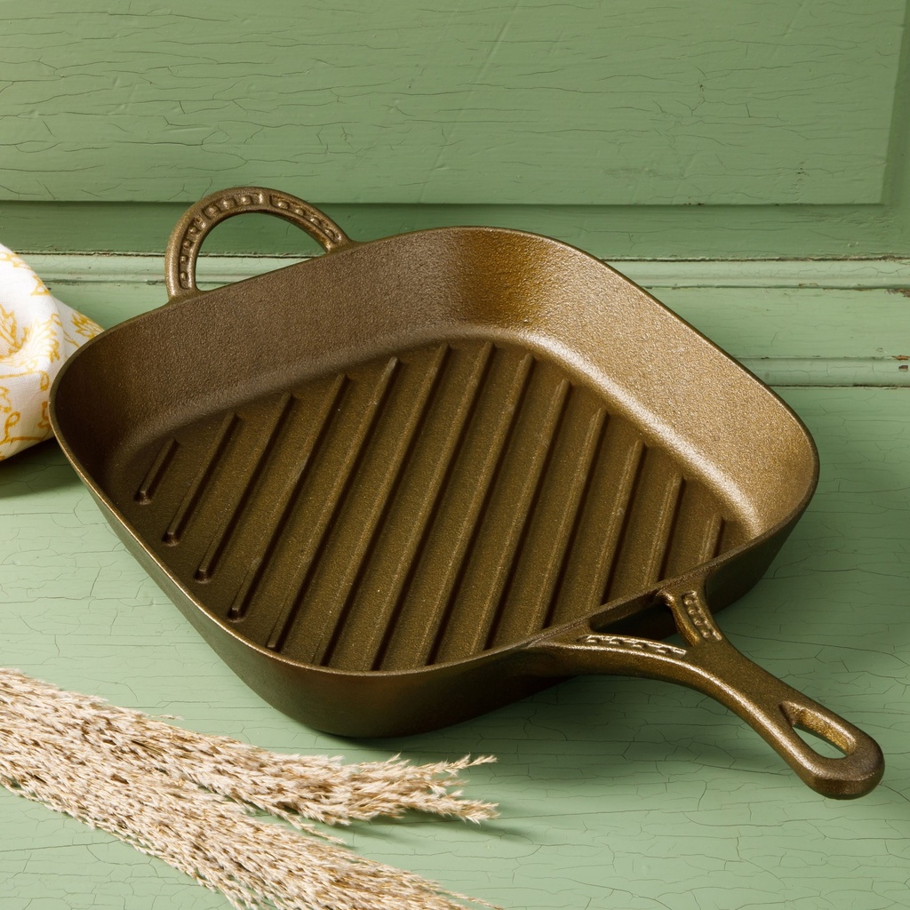 wanda-june-home-bronzed-pre-seasoned-cast-iron-square-11-inch-grill-pan-by-miranda-lambert-03-28d7957c-1329-464d-bb9d-8fb593758c9b.729175a1f4217dd2f7086ba106478d3f.jpg