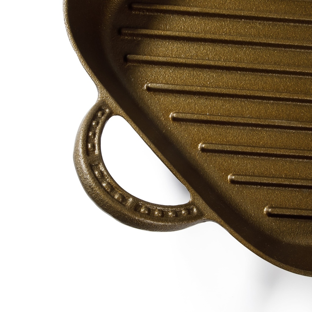 wanda-june-home-bronzed-pre-seasoned-cast-iron-square-11-inch-grill-pan-by-miranda-lambert-05-3369687a-9d0f-4f06-9057-8f45b347f255.5b06d43e315b5688664a36dd5a56fbff.jpg