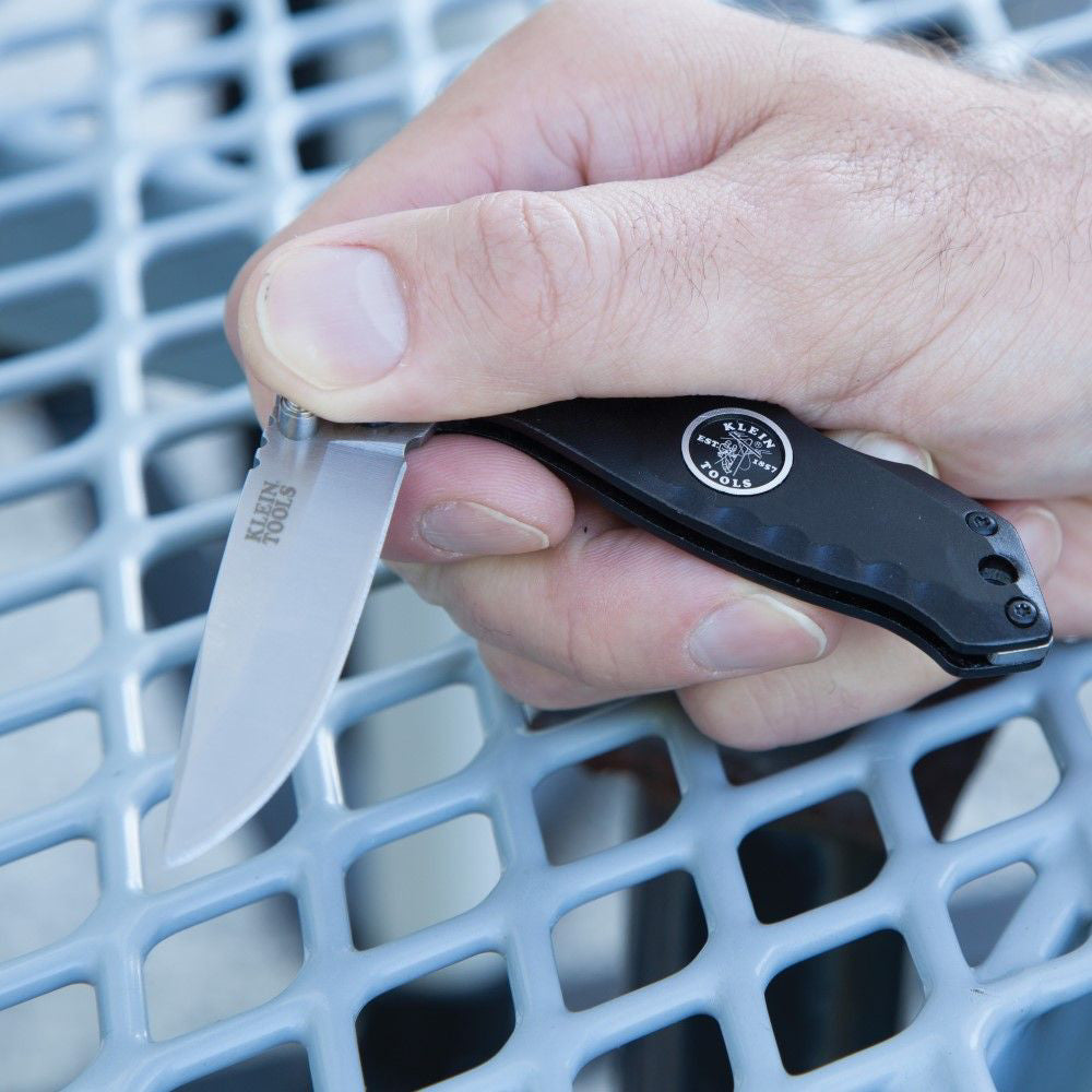 klein-tools-44142-compact-pocket-knife-07-caf769c275cc980a52d92423dc4ebf02.jpg