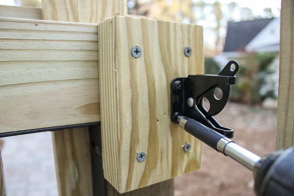 national-hardware-n101-121-automatic-gate-latch-includes-4-inch-bar-coated-with-weatherguard-protection-black-06-69922298112aeceb084ccecb88246c7a.jpg