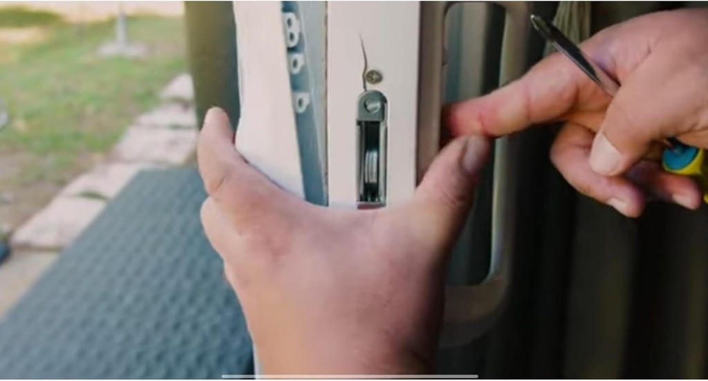 sliding-glass-handle-set-with-off-set-latch-handle-and-mortise-lock-white-06-e918e83db73233b78cda14f79f786ccc.jpg