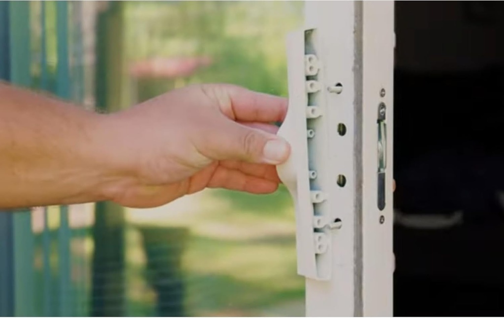 sliding-glass-handle-set-with-off-set-latch-handle-and-mortise-lock-white-07-e1a48eb621e3eca90dc561b5338570ae.jpg