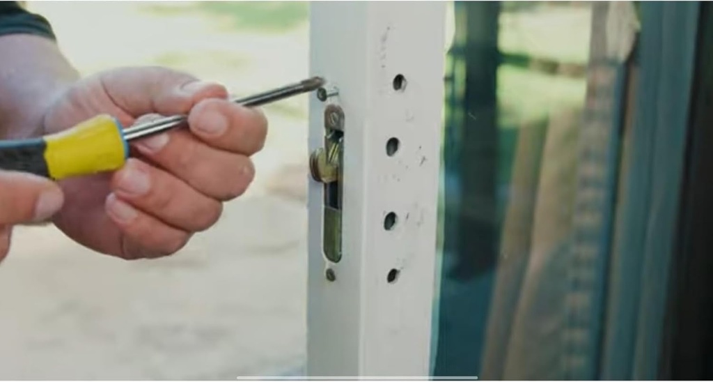 sliding-glass-handle-set-with-off-set-latch-handle-and-mortise-lock-white-09-dd1c4749226ee2a7539c364efaeef89b.jpg