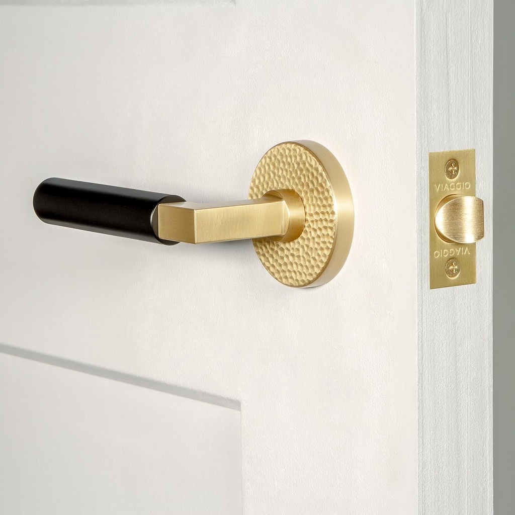 viaggio-circolo-hammered-rosette-satin-brass-privacy-with-satin-black-contempo-smooth-lever-02-241eb9fd04a407b8126b4627d7491718.jpg