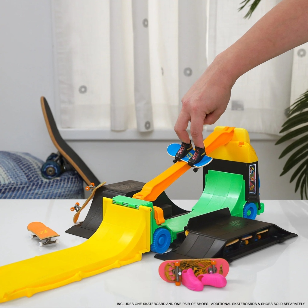 hot-wheels-skate-tony-hawk-bus-play-vehicle-with-exclusive-fingerboard-skate-shoes-02-d9a69eab45623cd553492369fe9ee1df.jpg