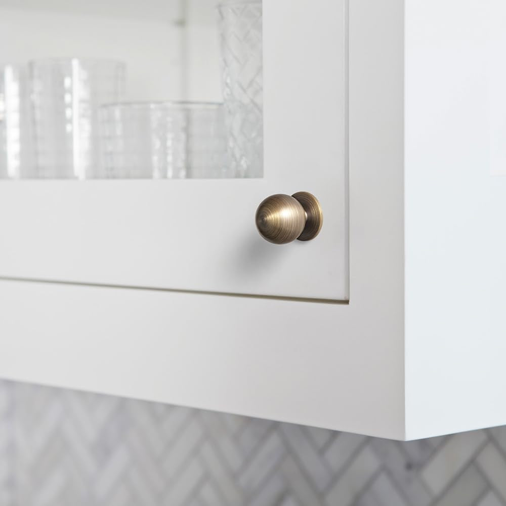 goo-ki-6-pack-solid-brass-luxe-antique-brass-cabinet-knobs-exquisite-hardware-for-kitchen-decor-distinctive-drawer-handles-hardware-1-1-8-diameter-06-2a26ace99b24227e0d95a1db40ef5f96.jpg
