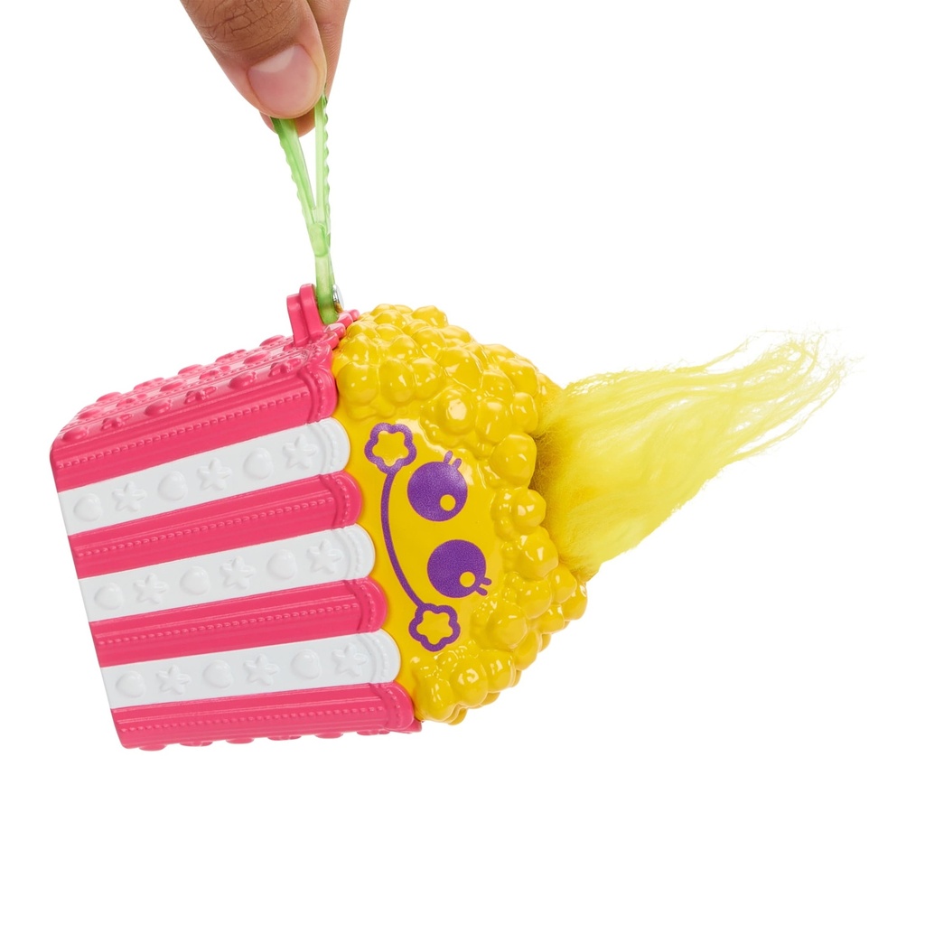 dreamworks-trolls-fun-fair-surprise-fairfest-viva-small-doll-10-accessories-02-2620d257-3c54-4e6b-8bcb-4f9a8b7eff20.4028b44139195af05f75896571b73233.jpg