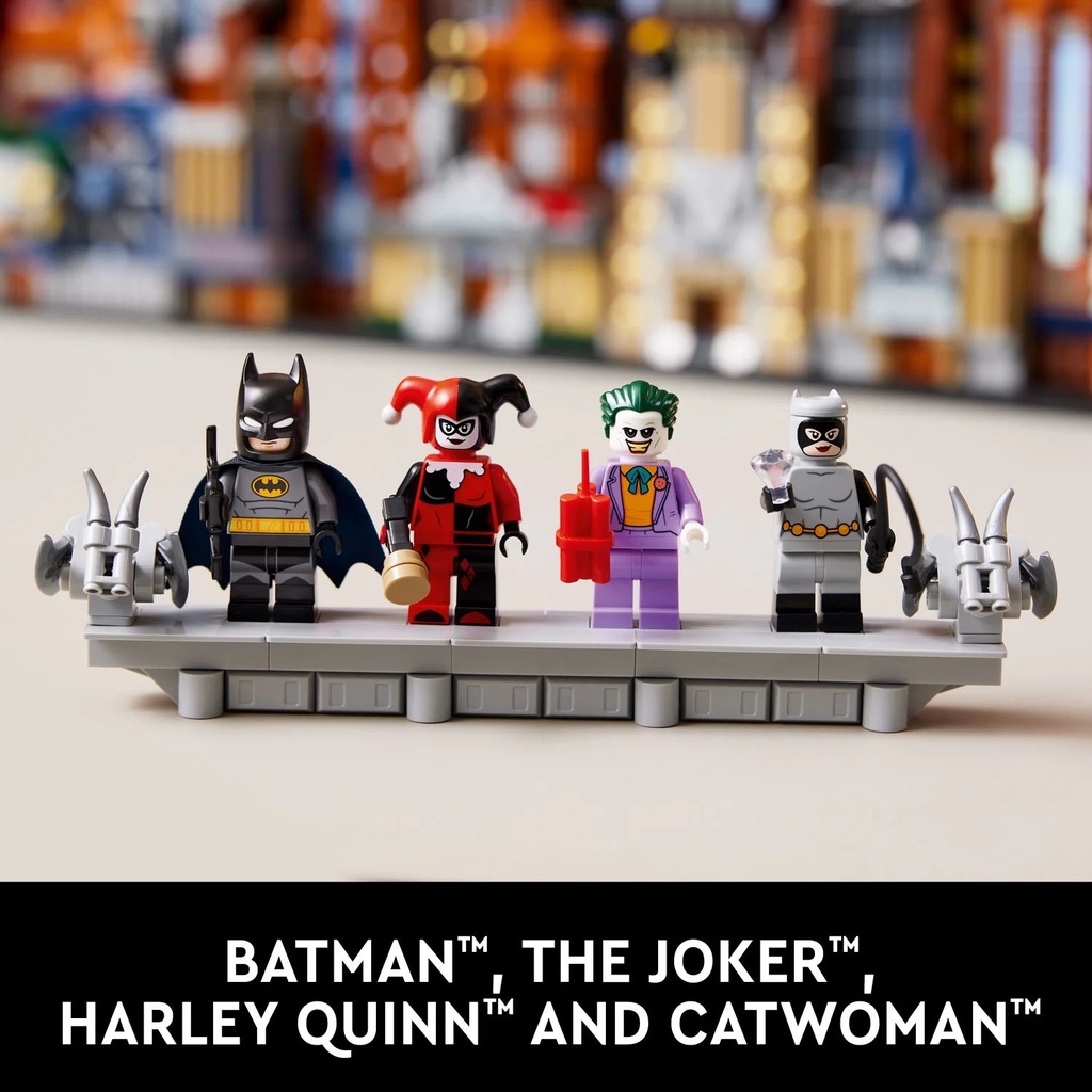 lego-dc-batman-the-animated-series-gotham-city-build-and-display-set-76271-06-01d61131af5fd1f497c112faafb84861.jpg