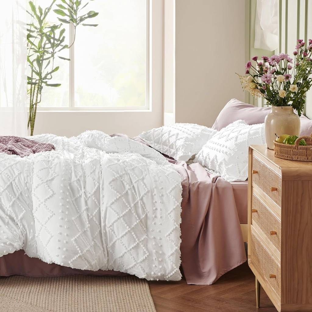bedsure-king-size-comforter-set-dusty-rose-boho-comforter-tufted-shabby-chic-bedding-comforter-set-3-pieces-vintage-farmhouse-bed-set-for-all-seasons-fluffy-soft-bedding-set-with-2-pillow-shams-05-a1b24f5860c58d935efa1e47beaf6591.jpg