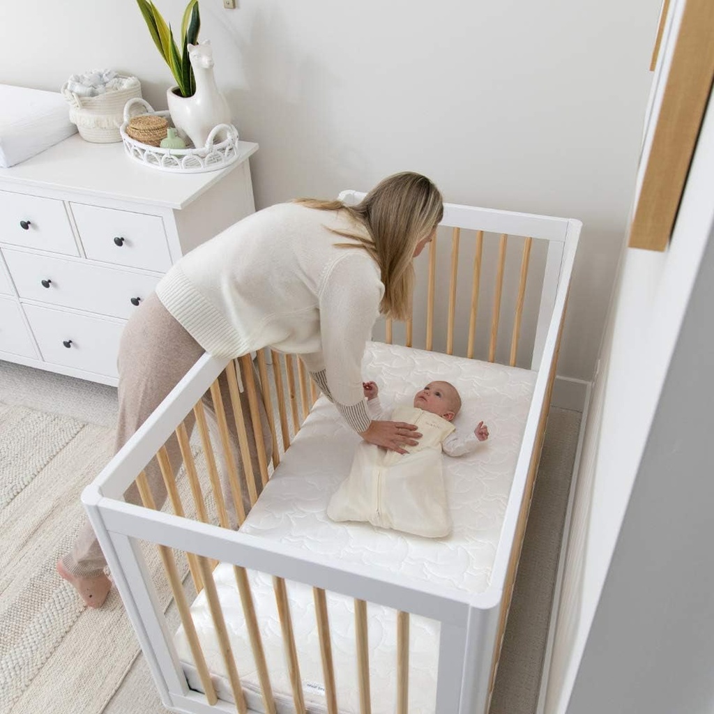 halo-dreamweave-breathable-mesh-baby-crib-mattress-and-aden-anais-essentials-classic-crib-sheet-white-07-a196f1f1e8ec78284ac67f031a0deb90.jpg