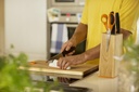 fiskars-medium-total-length-28-cm-quality-steel-synthetic-material-cook-s-knife-one-size-black-03-a3e394db9901de61089a5a83097af421.jpg