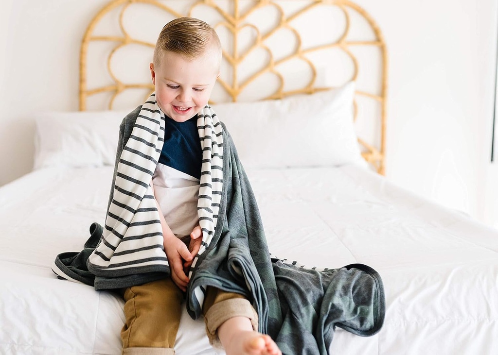 copper-pearl-three-layer-baby-blanket-soft-baby-quilts-for-boys-and-girls-breathable-cozy-toddler-blanket-baby-quilt-for-newborns-46x46-premium-polyester-rayon-hunter-09-73d6cc577b0357416d9c8f42010f1e1d.jpg