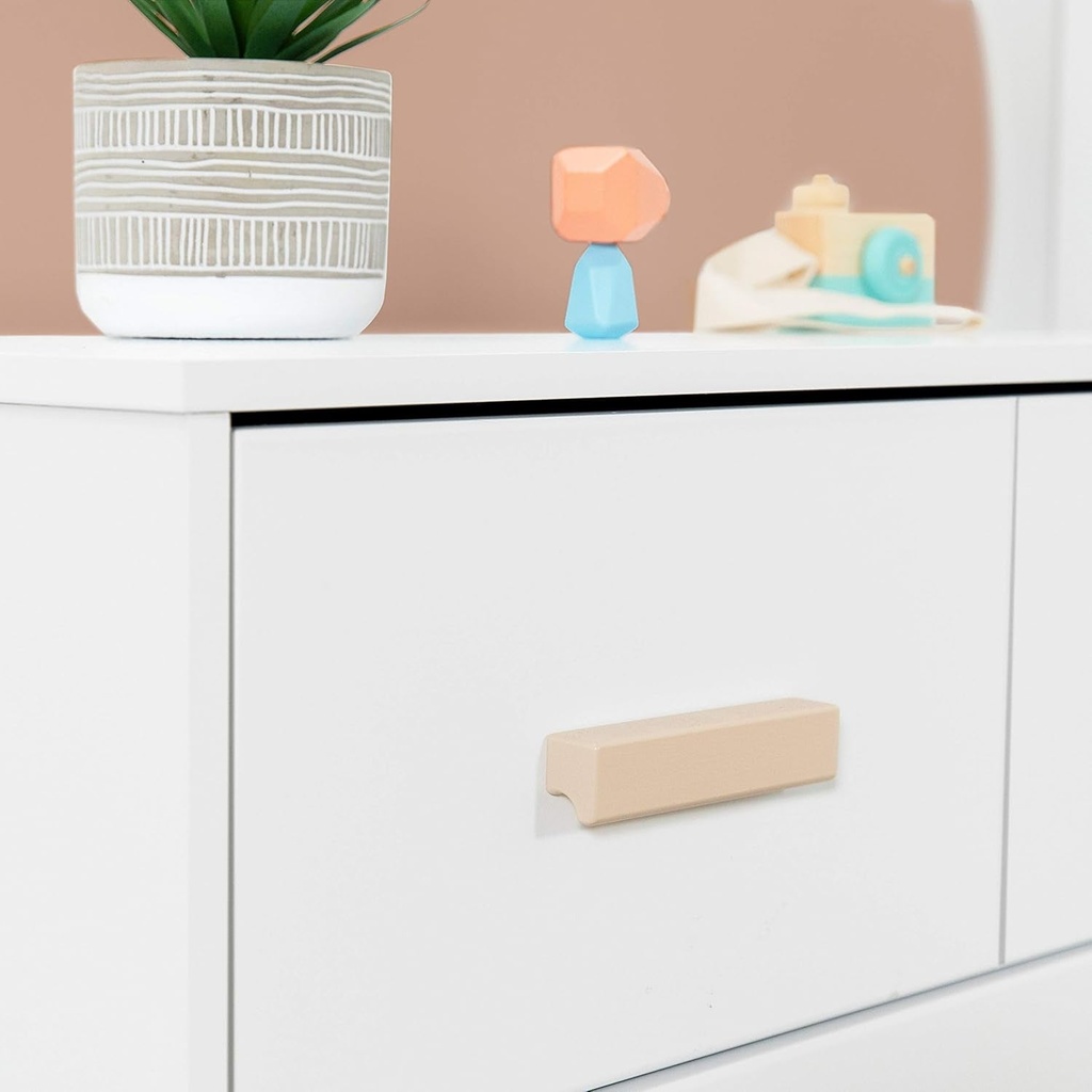 babyletto-scoot-3-drawer-changer-dresser-with-removable-changing-tray-in-white-and-washed-natural-greenguard-gold-certified-10-75d1939a1f6867fdcf06400554bc49ee.jpg