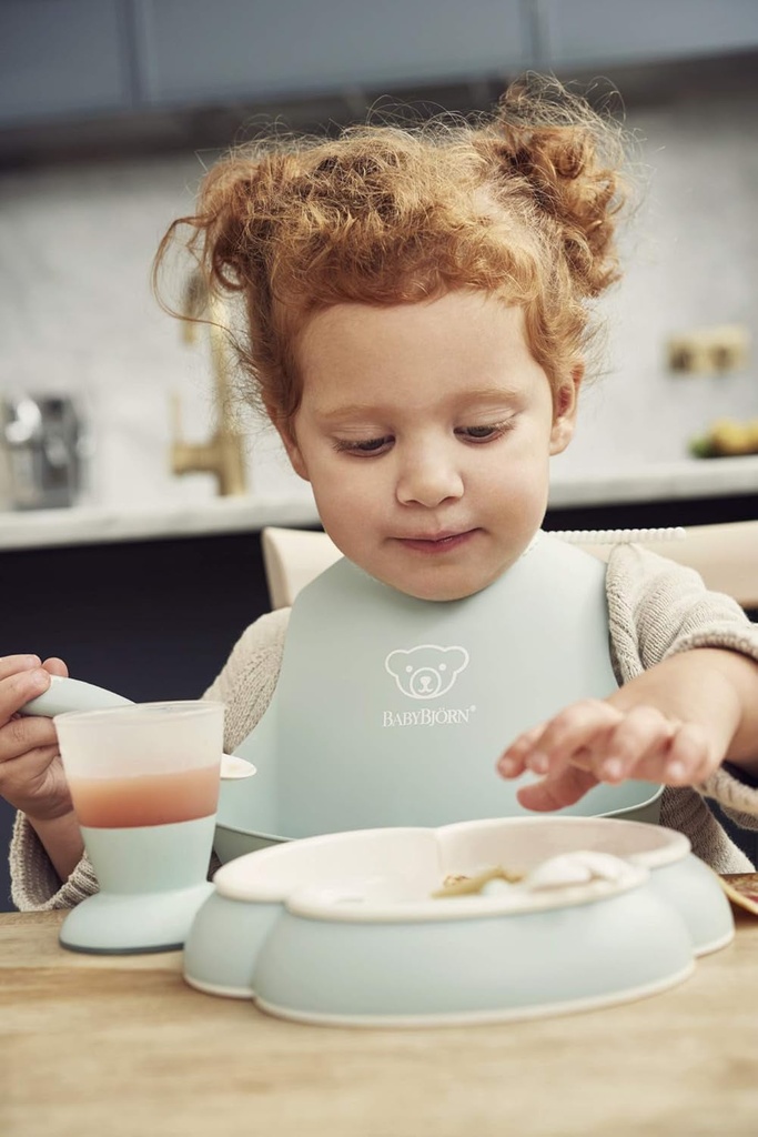 babybjorn-baby-dinner-set-5-pcs-powder-green-09-e72b863910ff7b5da0e129bd048e3faa.jpg