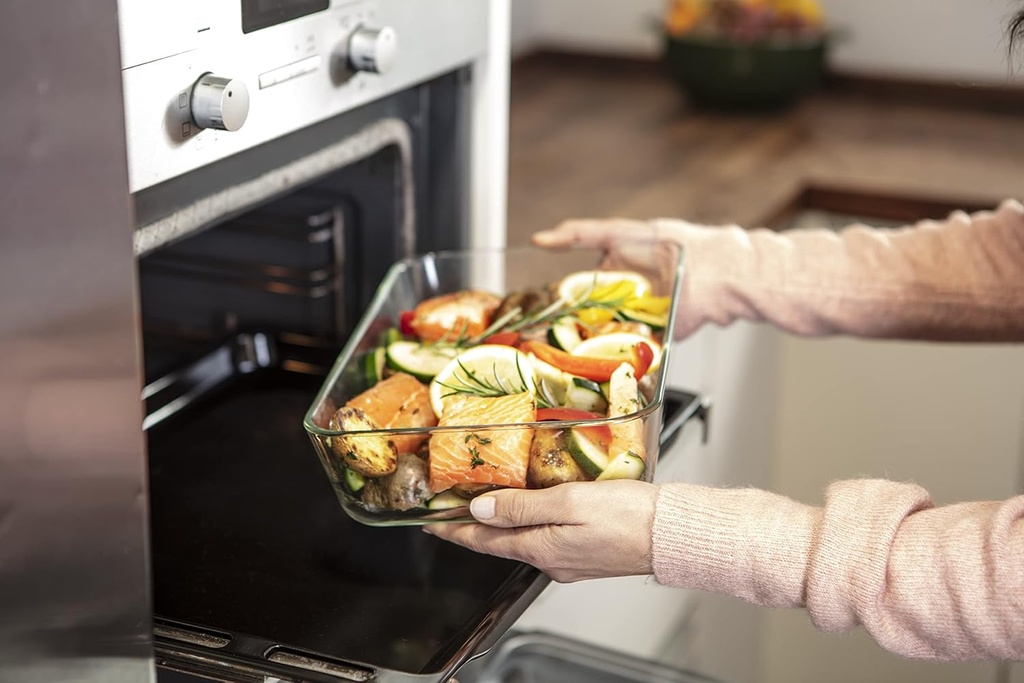 zwilling-fresh-save-vacuum-casserole-dish-storage-box-with-lid-glass-la-mer-06-5fb95228abf38a45443c9f4e4a975ca3.jpg