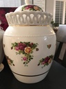 royal-albert-old-country-roses-round-cookie-jar-02-9d3451c7d2b384051d5b9dbd47050f3d.jpg