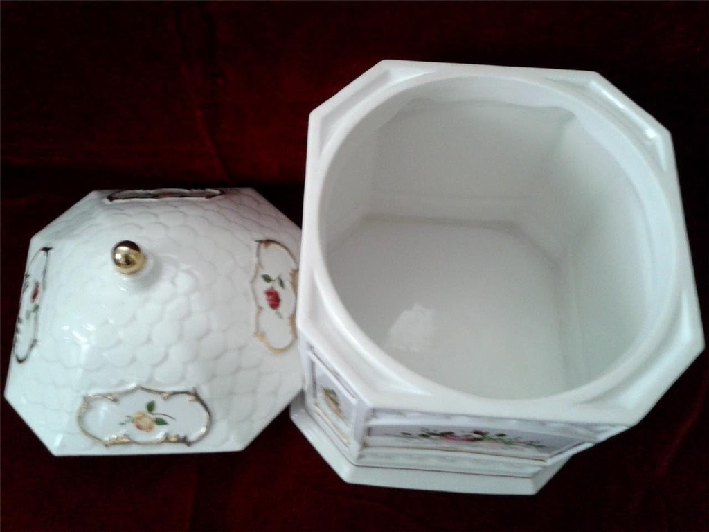 royal-albert-old-county-rose-gazebo-cookie-jar-02-e13ca3976a8503867fd76dbb11d6be61.jpg