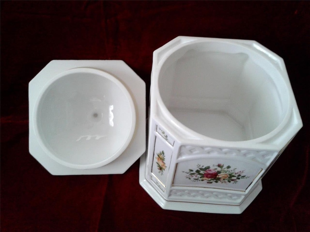 royal-albert-old-county-rose-gazebo-cookie-jar-03-ffba9a4df5f7f5327c957f9a5d8e72f8.jpg