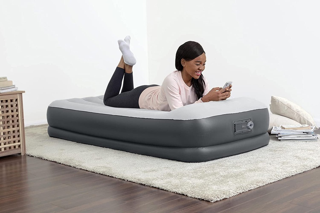 sleeplux-durable-inflatable-air-mattress-with-built-in-pump-pillow-and-usb-char-1-06-1578239145a4f733238b48d9f65616c5.jpg