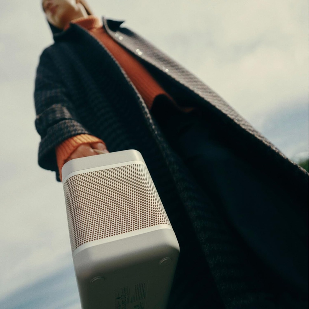 bang-olufsen-beolit-20-powerful-portable-wireless-bluetooth-speaker-09-06f4a1fcc190f95653874377e4b50478.jpg