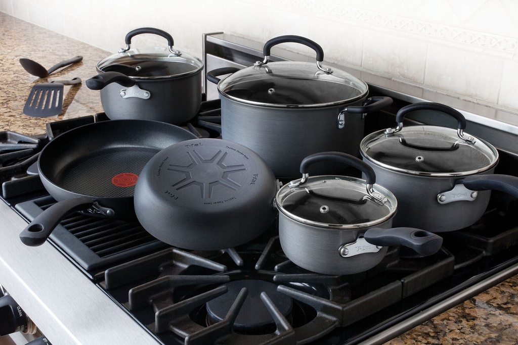 t-fal-ultimate-hard-anodized-titanium-nonstick-cookware-12-piece-set-grey-02-dbb677e14a36fe45922ee722e7e45f6e.jpg